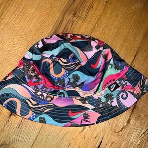 Brand New Nike Icon Clash Reversible bucket hat
